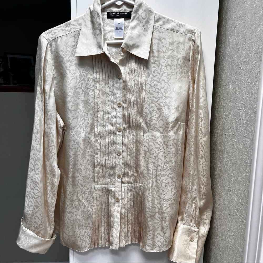 Jones New York Light Beige Silk Blouse - Size 12 - NWOT